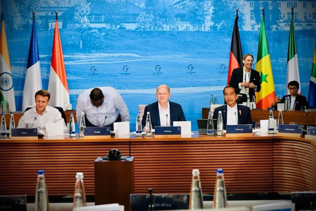 Presiden Joko Widodo menyerukan negara G7 dan G20 untuk bersama-sama mengatasi krisis pangan yang saat ini mengancam rakyat di negara-negara berkembang jatuh ke jurang kelaparan dan kemiskinan ekstrim.