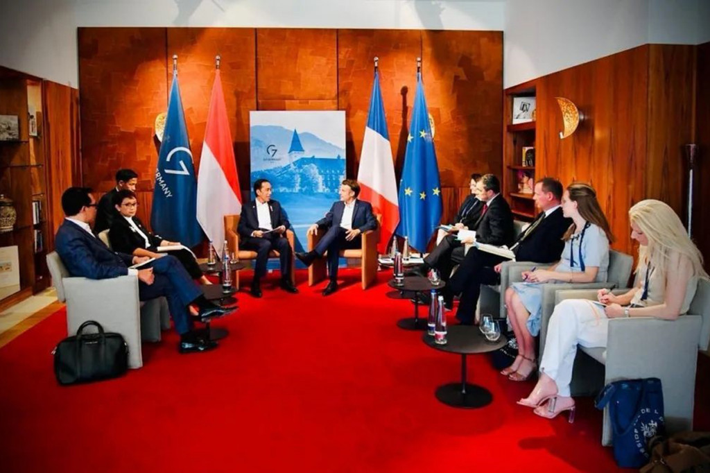 Jokowi juga mengapresiasi dukungan Prancis terhadap Presidensi G-20 Indonesia. Presiden Macron sampaikan kembali dukungan kuat terhadap presidensi Indonesia dan optimistis bahwa G-20 akan sukses dan dapat menghasilkan kerja sama konkret.