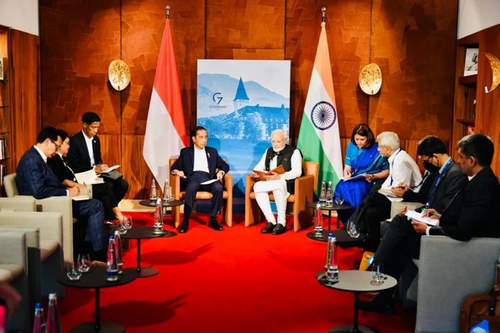 Presiden Joko Widodo dan Perdana Menteri (PM) India Narendra Modi melakukan pertemuan bilateral di sela-sela KTT G7 di Elmau, Jerman, Senin, 27 Juni 2022. Kedua pemimpin negara membahas upaya penguatan kerja sama di bidang pangan.