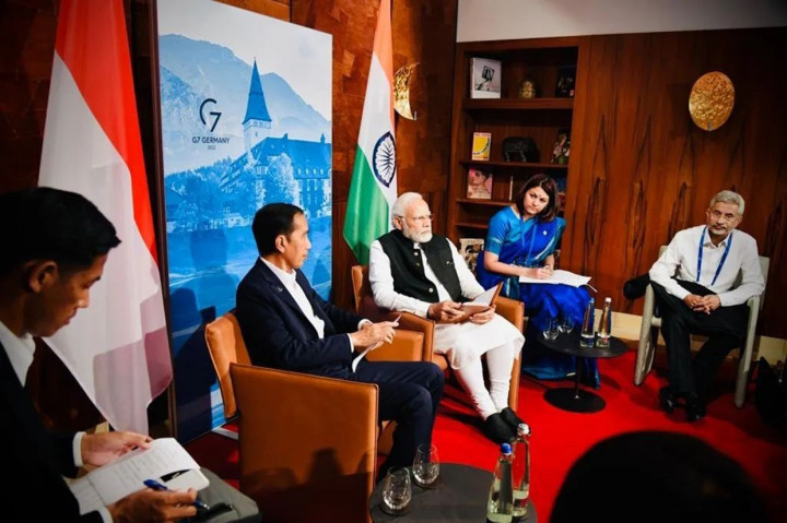 Terkait situasi di Ukraina, Jokowi menyerukan kembali pentingnya perang untuk dihentikan. Menurut dia, Indonesia dan India memiliki posisi yang sama terkait perang Rusia-Ukraina