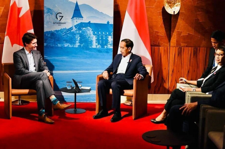 “Tahun ini kita memperingati 70 tahun hubungan diplomatik Indonesia-Kanada. Indonesia dan Kanada harus terus mendorong spirit kerja sama, spirit kolaborasi dan spirit multilaterisme dalam menghadapi tantangan global saat ini,” kata Presiden Jokowi dikutip dari siaran pers Sekretariat Presiden, Selasa, 28 Juni 2022.