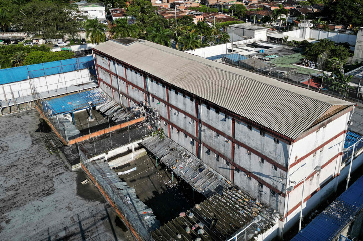 Sedikitnya 51 narapidana meninggal dunia dan puluhan lainnya cedera setelah kebakaran terjadi selama kerusuhan penjara di Kolombia barat daya, Selasa, 28 Juni 2022 waktu setempat.