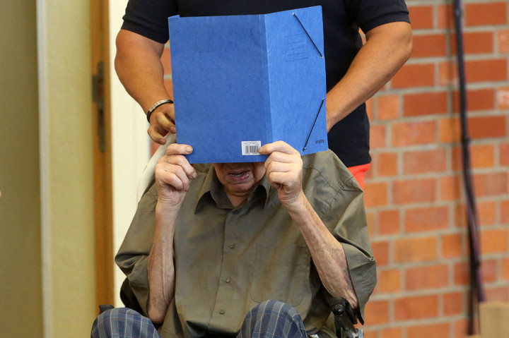 Tetapi jaksa mengatakan dia secara sadar dan sukarela berpartisipasi dalam pembunuhan terhadap 3.518 tahanan di kamp dan memintanya untuk dihukum lima tahun penjara.