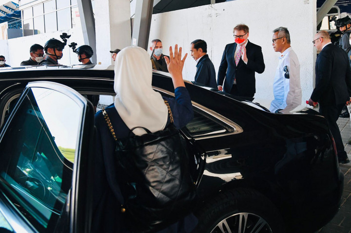 Sore harinya, Presiden Jokowi dan Ibu Iriana beserta rombongan terbatas akan kembali ke Stasiun Central Kyiv untuk kemudian bertolak menuju ke Stasiun Przemysl di Polandia dengan menggunakan KLB. 