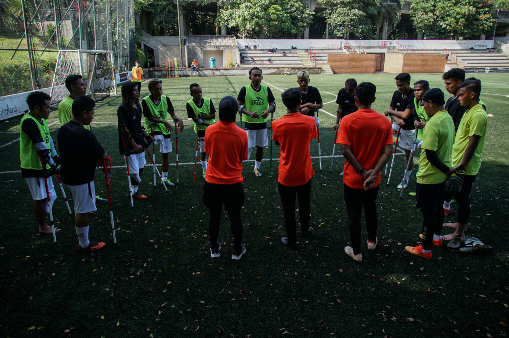 Pemain Tim Nasional Amputasi Indonesia melakukan sesi latihan jelang Piala Dunia Amputasi 2022 di Sports Club Serena Mansion, Jakarta Selatan, Rabu, 29 Juni 2022. 
