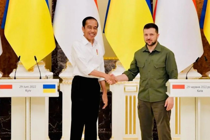 Sementara itu, Presiden Zelenskyy menyampaikan apresiasinya atas kehadiran Presiden Joko Widodo ke Ukraina. Menurutnya, ini adalah kunjungan pemimpin negara Asia pertama ke Ukraina sejak invasi melanda Ukraina.