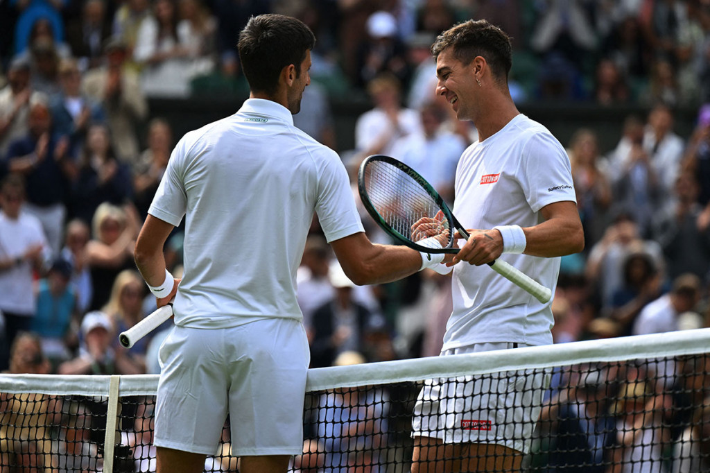 Kemenangan itu merupakan kemenangan ke-23 berturut-turut bagi Djokovic pada Grand Slam lapangan rumput.