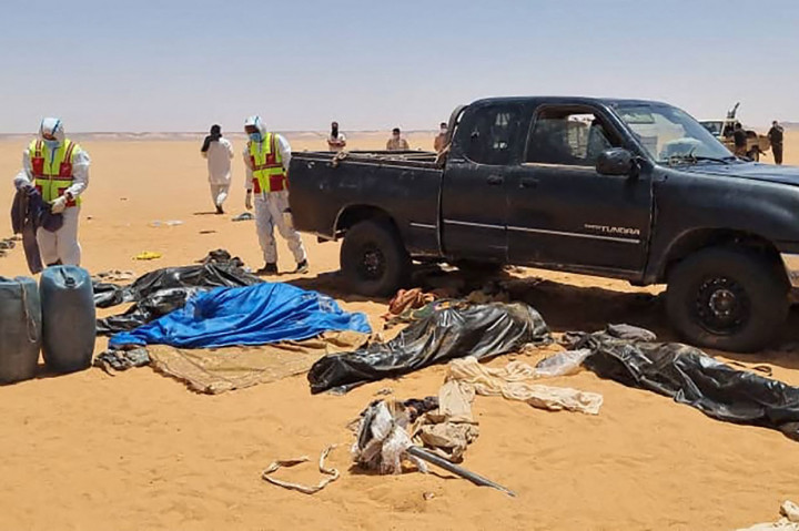 Sedikitnya 20 orang ditemukan meninggal di gurun Libya menyusul kerusakan kendaraan di dekat perbatasan dengan Chad, Rabu, 29 Juni 2022 waktu setempat. Para korban diperkirakan meninggal karena kehausan.
