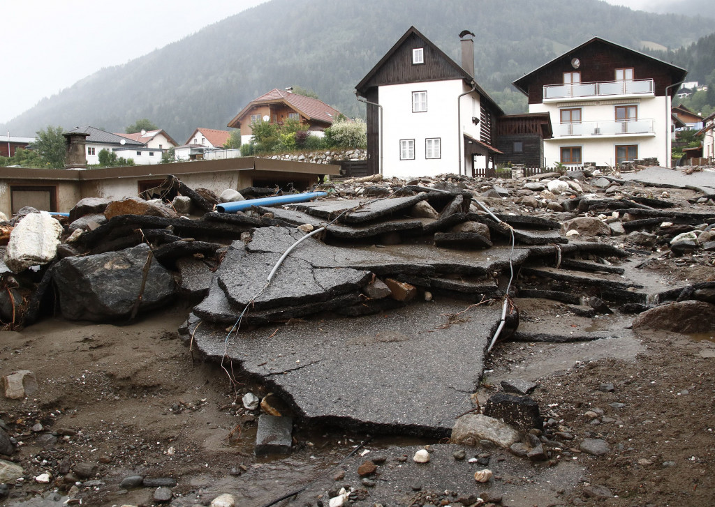 Tanah longsor yang disebabkan oleh hujan lebat menyebabkan kerusakan luas di Austria bagian selatan pada Rabu, 29 Juni 2022 waktu setempat. 