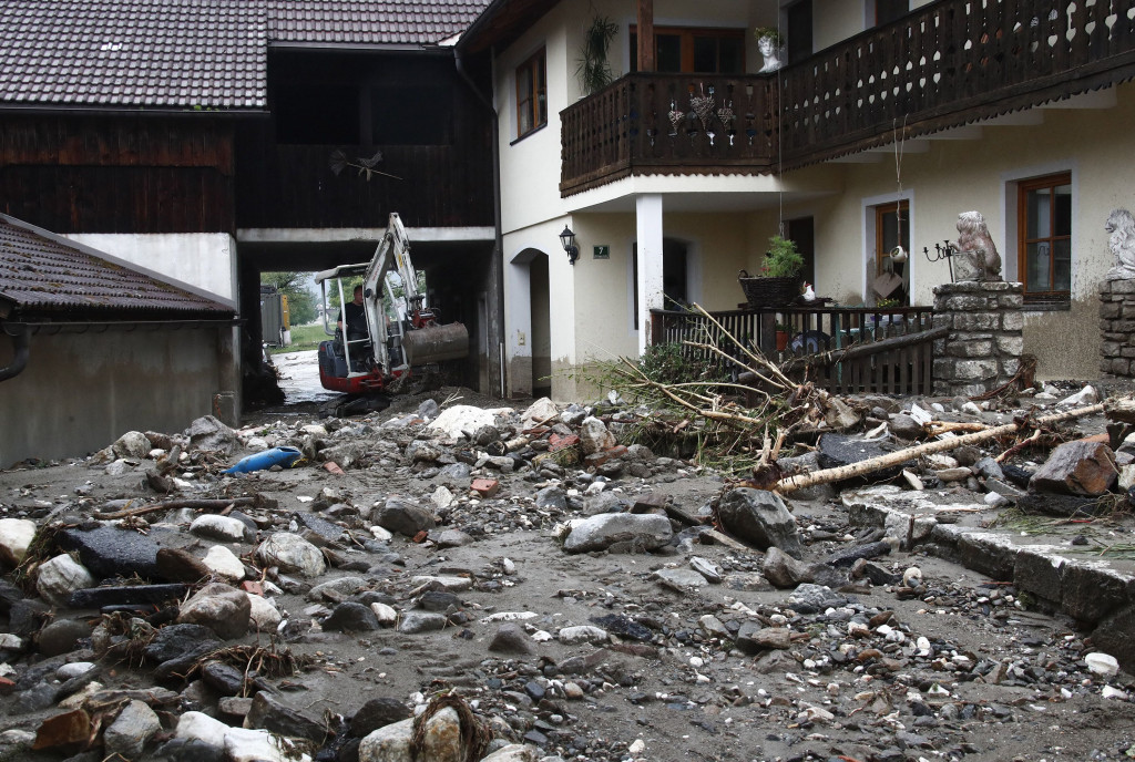 Satu orang meninggal akibat bencana alam tersebut. 