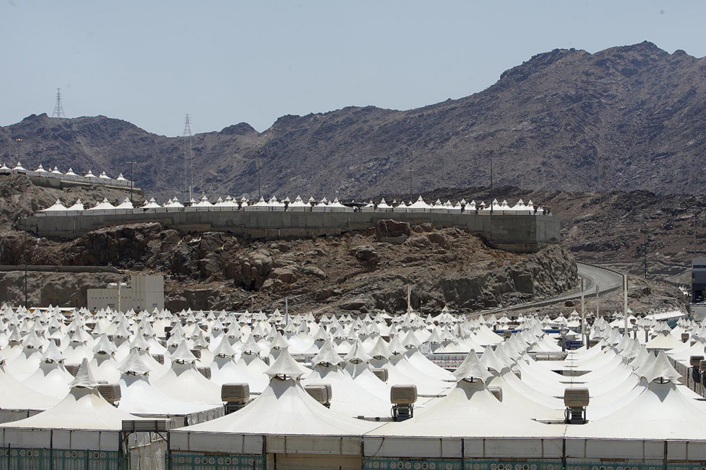Lautan tenda-tenda jemaah haji di kawasan Mina, Mekkah, Arab Saudi, Kamis, 30 Juni 2022.