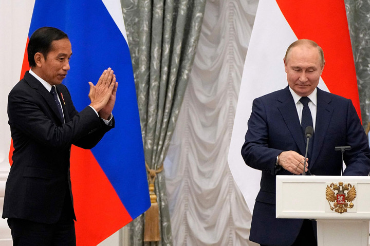 Presiden Jokowi menjadi pemimpin pertama Asia yang mengunjungi Ukraina dan Rusia untuk bertemu kedua pemimpin negara tersebut setelah invasi militer terjadi sejak Februari 2022.