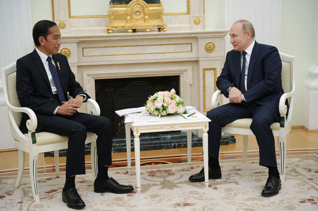 Sebelum bertemu Putin di Kremlin, Jokowi bersua Zelenskyy di Istana Maryinsky, Kyiv, Ukraina pada Rabu, 29 Juni 2022 waktu setempat dan menghadiri rangkaian pertemuan dengan para pemimpin dunia di Konferensi Tingkat Tinggi (KTT) G7 di Jerman pada 26-28 Juni 2022.