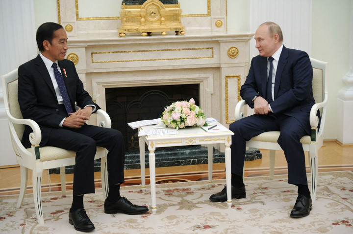 Sebelum bertemu Putin di Kremlin, Jokowi bersua Zelenskyy di Istana Maryinsky, Kyiv, Ukraina pada Rabu, 29 Juni 2022 waktu setempat dan menghadiri rangkaian pertemuan dengan para pemimpin dunia di Konferensi Tingkat Tinggi (KTT) G7 di Jerman pada 26-28 Juni 2022.