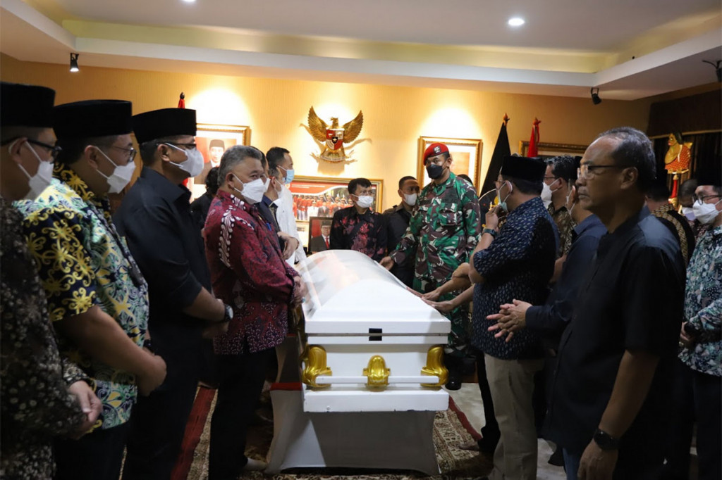 Sekretaris Kementerian PANRB Rini Widyantini mengonfirmasi berita duka tersebut. 