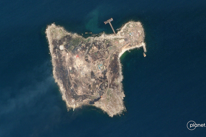 Foto satelit yang diambil dan dirilis oleh Planet Labs PBC pada 30 Juni 2022, menunjukkan Pulau Ular, Ukraina, yang terletak di Laut Hitam.