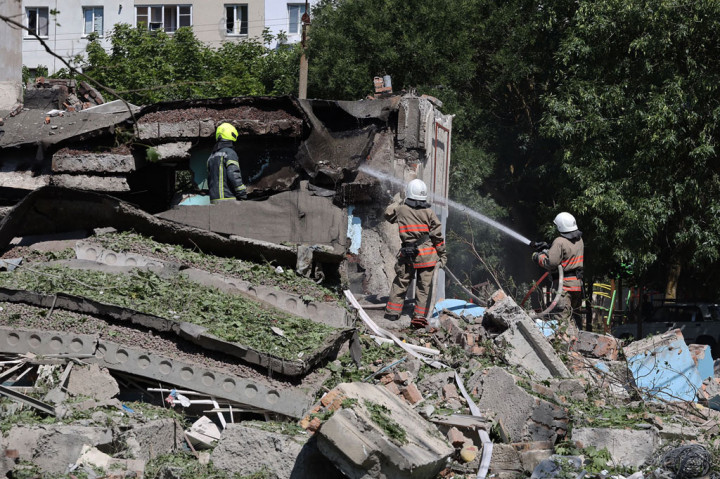 Serhiy Bratchuk, juru bicara pemerintah daerah Odesa, mengatakan rudal juga menghantam dua kamp liburan di dekatnya.   Gubernur wilayah Odesa Maksym Marchenko  dalam sebuah unggahan di Telegram menyebutkan total korban tewas 18 orang dan 31 lainnya dirawat di rumah sakit. 