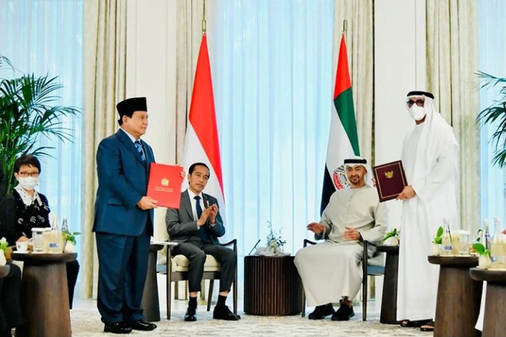 Kemudian protokol tentang kerja sama di bidang industri pertahanan dan pengadaan alat militer dan kontrak pembelian landing platform dock (LPD) antara PT PAL Indonesia dengan Angkatan Laut UAE.