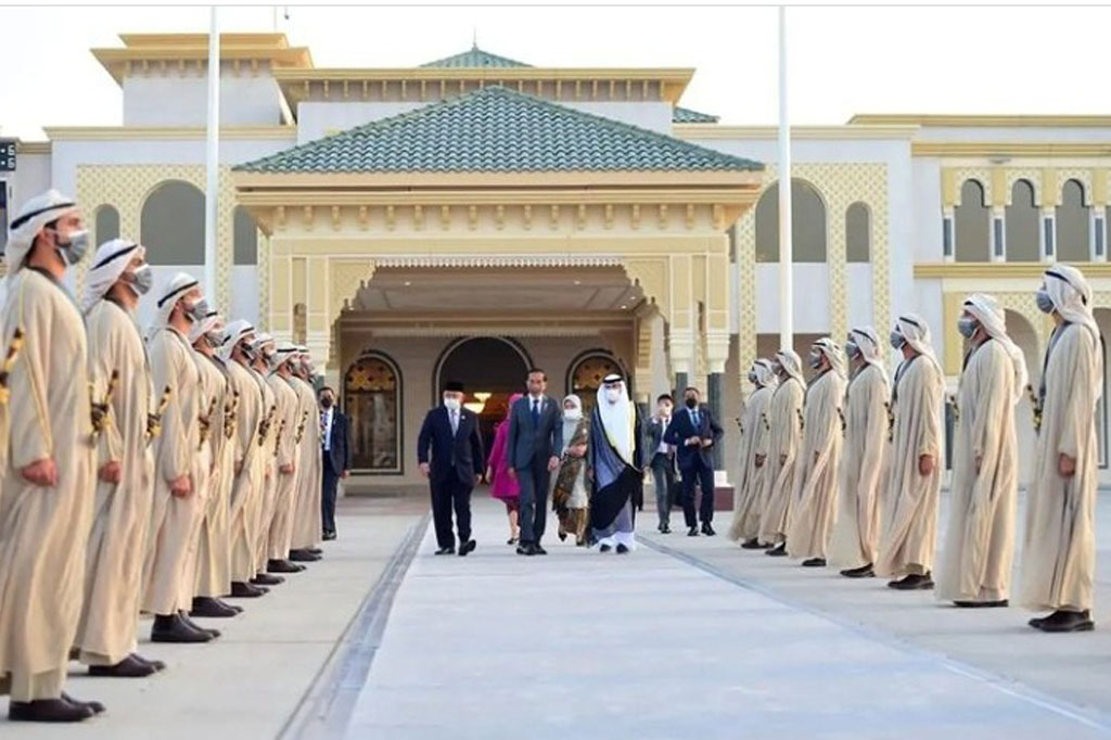Usai bertemu dengan Presiden UEA, Jokowi dan Ibu Negara kemudian bertolak menuju Tanah Air dari Bandar Udara Internasional Abu Dhabi, Persatuan Emirat Arab (PEA), Jumat petang waktu setempat.