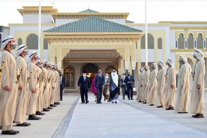 Usai bertemu dengan Presiden UEA, Jokowi dan Ibu Negara kemudian bertolak menuju Tanah Air dari Bandar Udara Internasional Abu Dhabi, Persatuan Emirat Arab (PEA), Jumat petang waktu setempat.