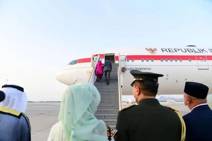 Presiden Jokowi dan rombongan lepas landas sekitar pukul 19.10 waktu setempat menggunakan pesawat Garuda Indonesia GIA-1. Diperkirakan tiba pada Sabtu, 2 Juli pagi di Bandar Udara Internasional Soekarno Hatta, di Tangerang, Banten.
