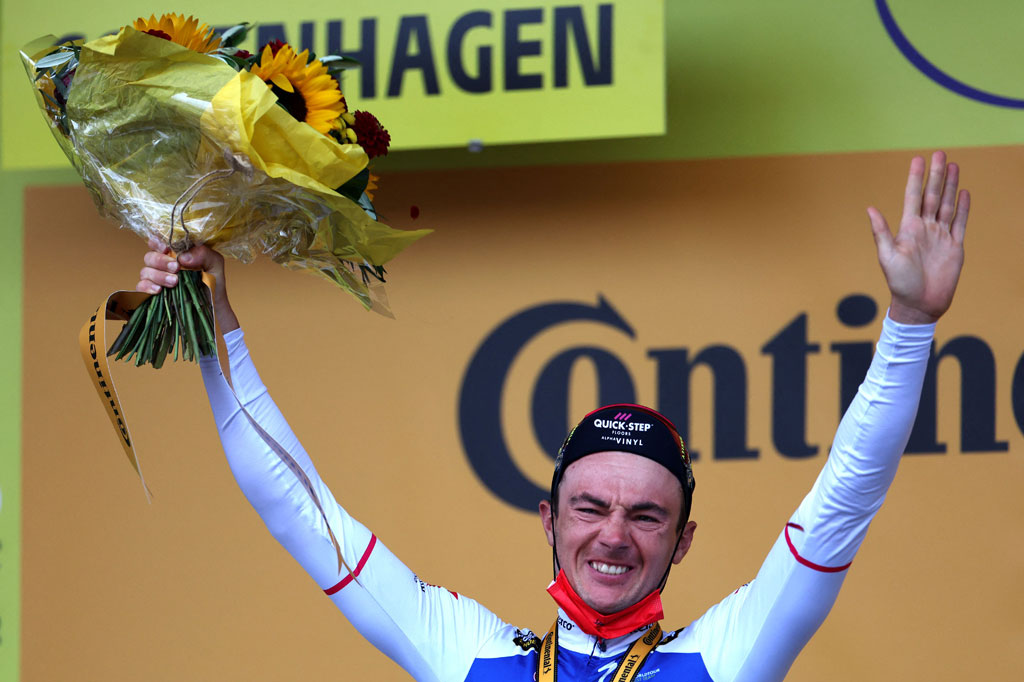 Lampaert finis dengan catatan waktu 15 menit 17 detik  lewat individual time trial sepanjang 13,2 km di Kopenhagen, unggul lima detik atas favorit juara yang sama-sama dari Belgia, Wout van Aert.