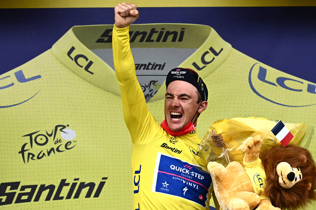 Yves Lampaert berhak mengenakan jaket kuning setelah juara etape pertama Tour de France.