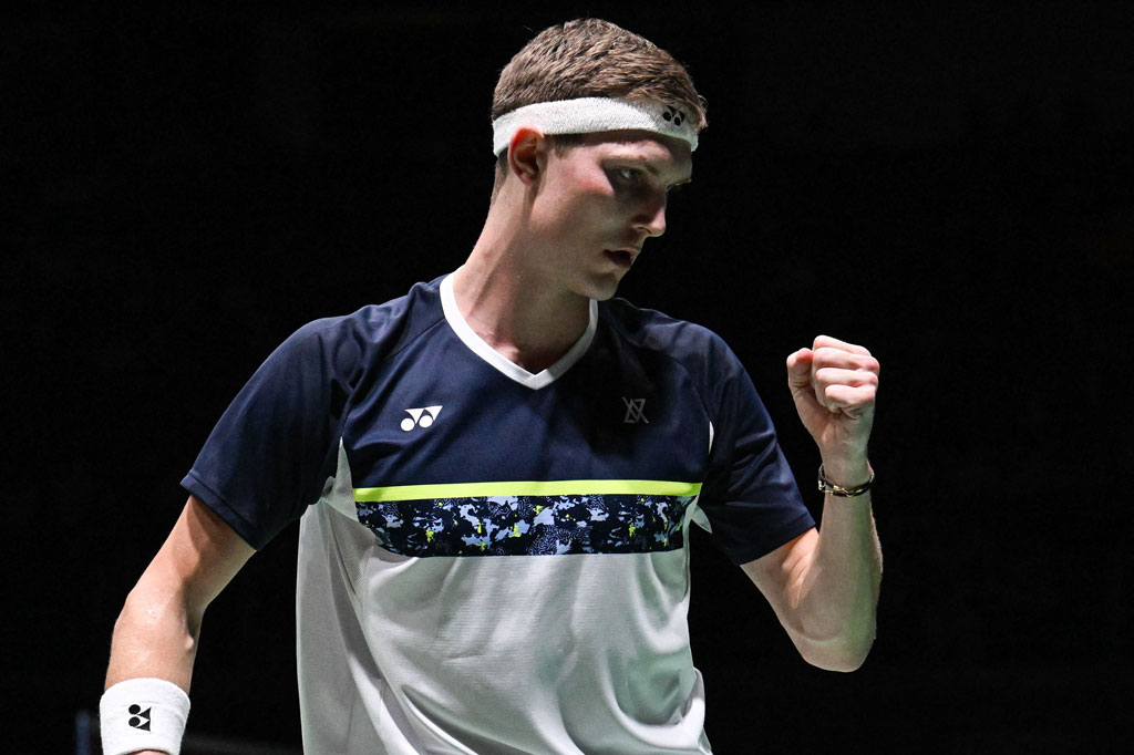 Jojo harus mengakui keunggulan pebulutangkis nomor satu dunia tersebut dalam tiga gim dengan skor akhir 15-21, 22-20, 11-21.