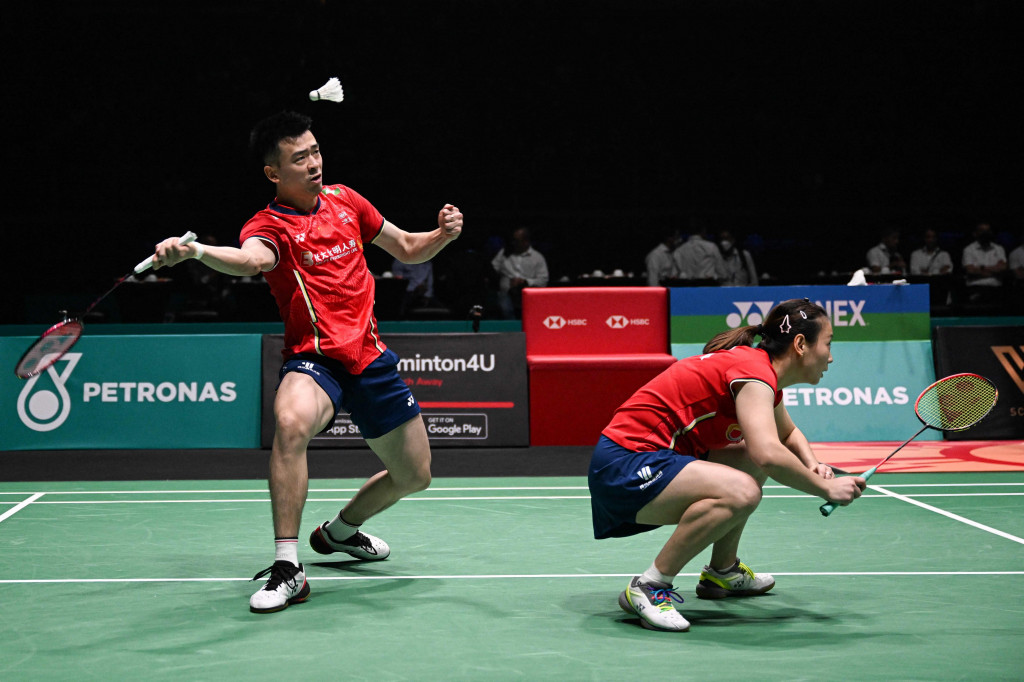 Meski menang dua gim langsung, Zheng/Huang harus bekerja ekstra keras menumbangkan Dechapol/Sapsiree.