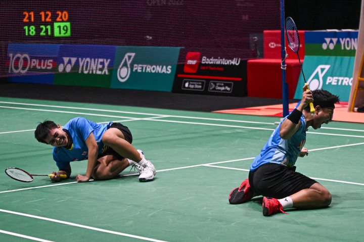 Apriyani Rahayu/Siti Fadia Ramadhanti berhasil menjadi juara Malaysia Open 2022. Apri/Fadia menang via rubber game.