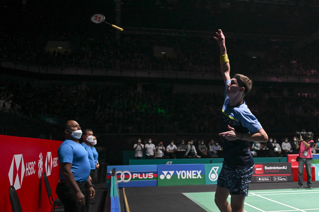 Di final, tunggal putra Denmark itu mengatasi Kento Momota asal Jepang, 21-4, 21-7.