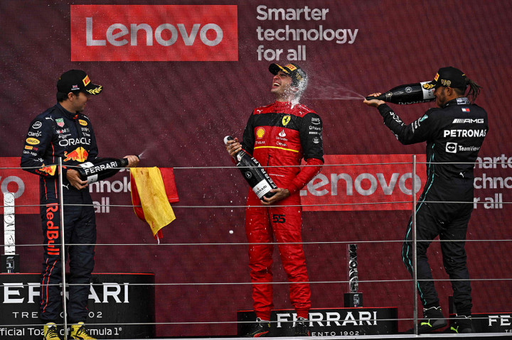 Carlos Sainz menjadi yang tercepat di depan Sergio Perez (Red Bull) dan Lewis Hamilton (Mercedes).