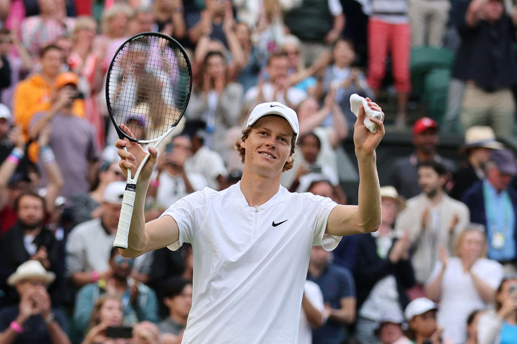 Ia tampil dominan dan menang telak 6-1, 6-4, 6-7(8), 6-3 untuk mencapai perempat final Wimbledon untuk pertama kalinya.