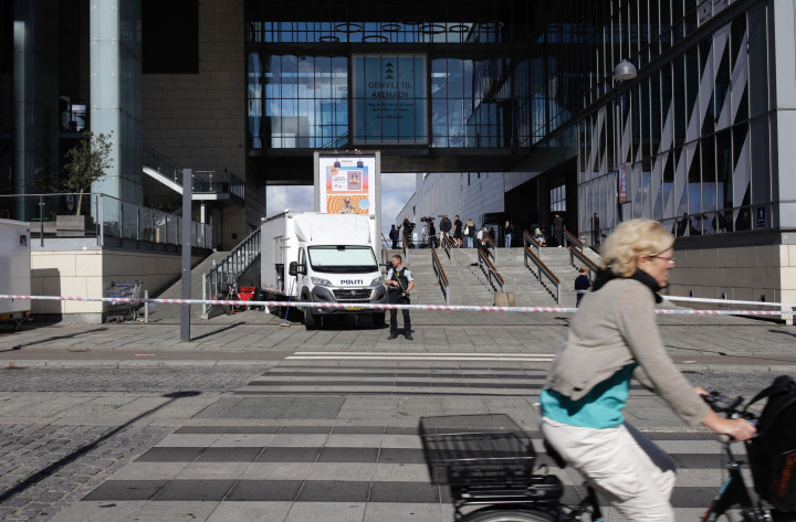 Tersangka penembakan adalah seseorang berusia 22 tahun. Saat ini tersangka sudah diamankan oleh pihak kepolisian. 