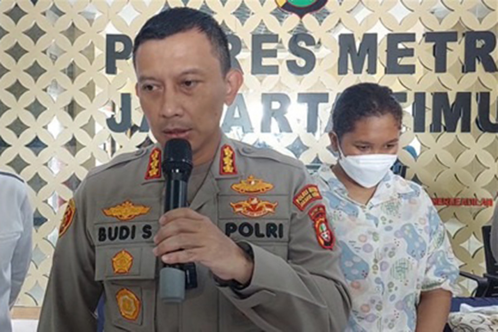 Hanna diketahui melakukan pelanggaran lalu lintas mengendarai sepeda motor dengan melawan arus. Saat ditegur untuk diminta balik arah, justru Hanna malah menabrakkan motornya dan selanjutnya melakukan penganiayaan dengan memukul, menggigit dan menendang Iptu Rano.