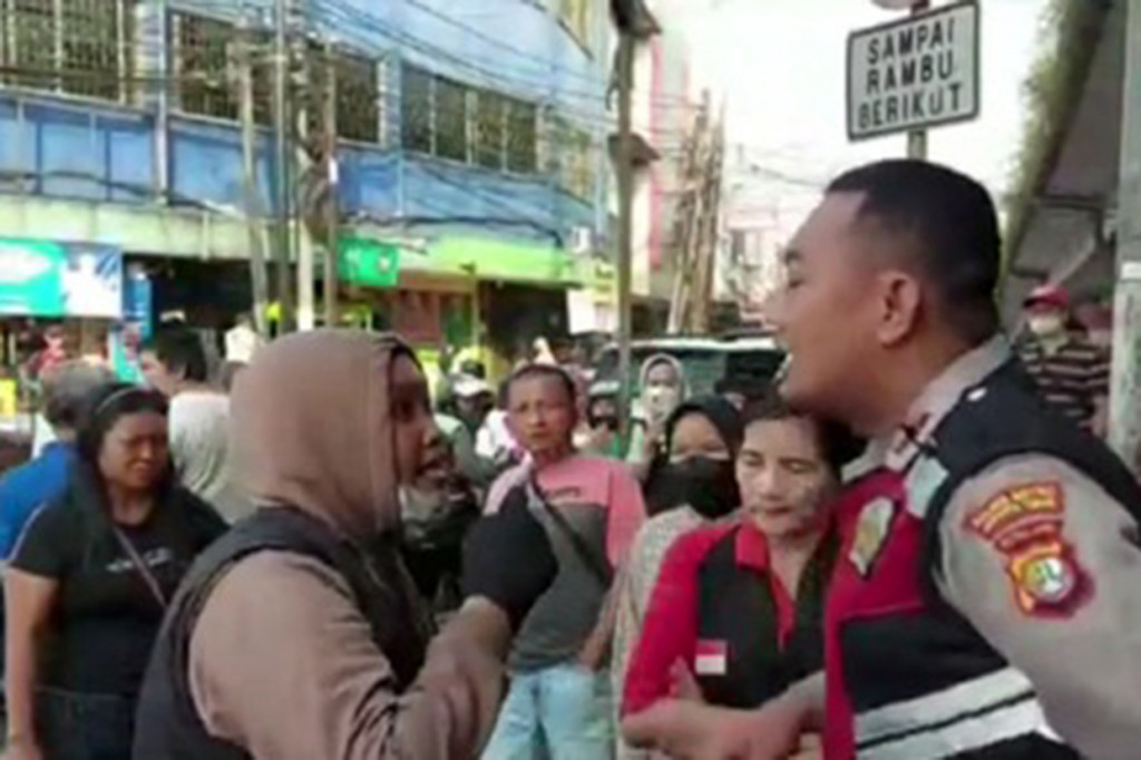 Mahasiswi bernama Hanna Fetty Rosalin terbukti melakukan penganiayaan terhadap Iptu Rano pada Kamis, 30 Juni 2022, saat melakukan  pengaturan lalu lintas di kawasan terminal bus Kampung Melayu.