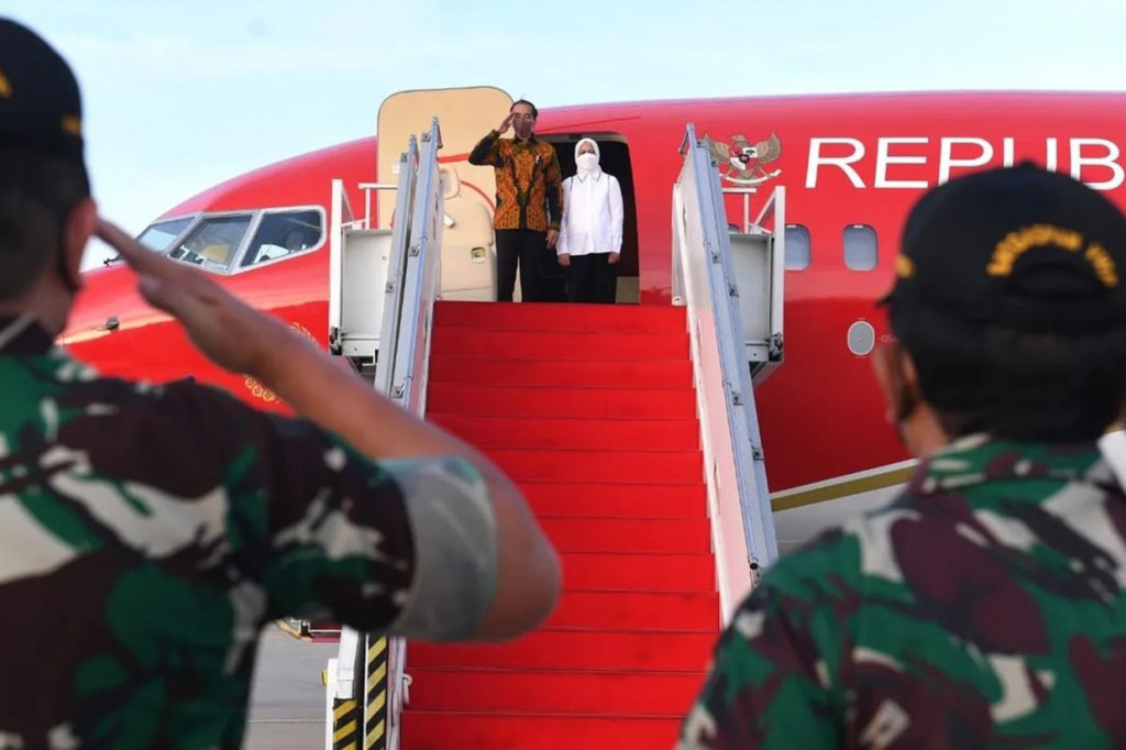 Besok, Selasa, 5 Juli 2022, Presiden Jokowi dan Ibu Iriana diagendakan untuk menghadiri Upacara Peringatan ke-76 Hari Bhayangkara yang dipusatkan di Akademi Kepolisian RI, Kota Semarang. Dalam kesempatan tersebut, Presiden Jokowi akan bertindak selaku inspektur upacara.