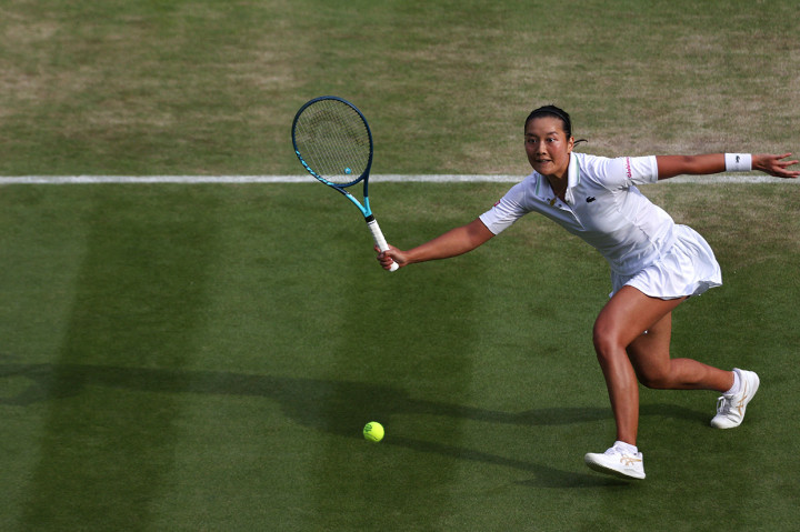 Petenis peringkat 115 dunia Tan, yang mengejutkan juara Grand Slam 23 kali Serena Williams dalam pertandingan epik pada hari kedua Wimbledon, melanjutkan mimpinya di turnamen Grand Slam lapangan rumput itu dengan dua penampilan impresif berikutnya.