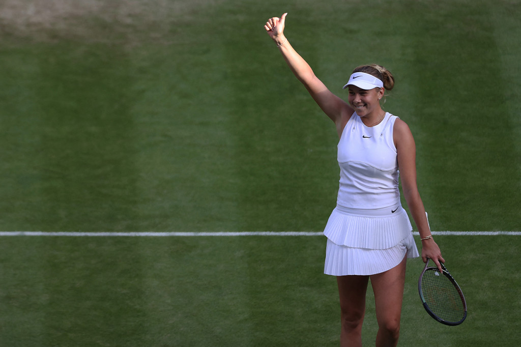 Anisimova, yang mengalahkan petenis Amerika lainnya Coco Gauff di babak sebelumnya dan menjadi petenis putri asal Amerika terakhir yang tersisa di tunggal, akan menghadapi juara 2019 Simona Halep pada perempat final Wimbledon 2022.