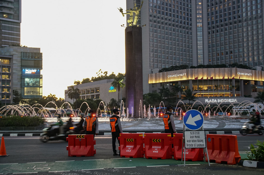 Dishub DKI Jakarta bersama Ditlantas Polda Metro Jaya menerapkan uji coba rekayasa lalu lintas di kawasan tersebut mulai 4-10 Juli 2022 dari pukul 16.00-21.00 WIB untuk mengurai kepadatan lalu lintas. 