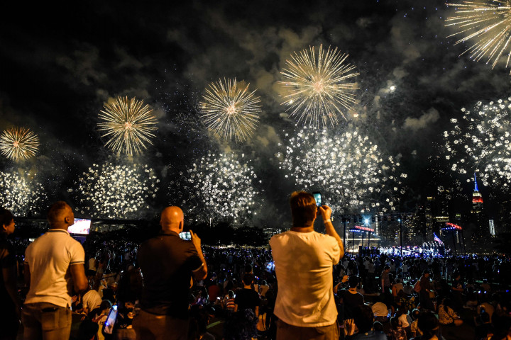 Pertunjukan kembang api ini digelar untuk merayakan Hari Kemerdekaan Amerika Serikat yang diperingati setiap tanggal 4 Juli.