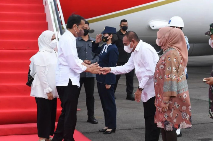 Presiden Jokowi dan rombongan kemudian langsung menuju hotel tempatnya bermalam untuk melanjutkan kegiatan kunjungan kerja keesokan harinya.
