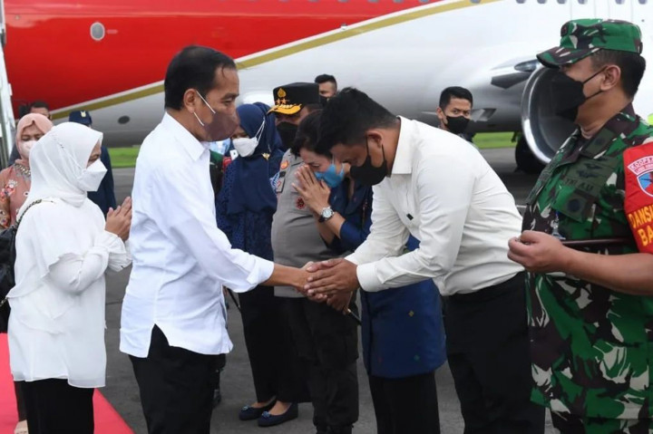 Dari Provinsi Jawa Tengah, Presiden Joko Widodo beserta Ibu Iriana Joko Widodo bertolak ke Provinsi Sumatera Utara dan tiba di Pangkalan Udara Soewondo, Kota Medan, pada Selasa, 5 Juli 2022, sekitar pukul 16.05 WIB.