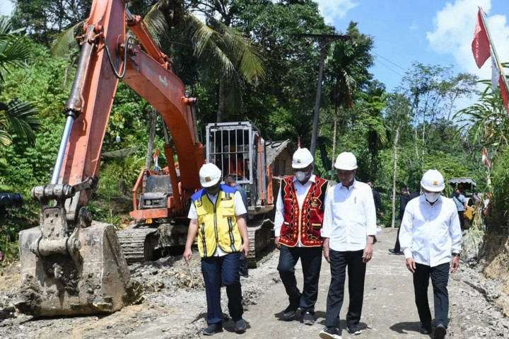Menurut Jokowi, pekerjaan peningkatan struktur jalan Laehuwa-Ombulata-Tumula-Faekhuna'a di tahun 2022 dilaksanakan dengan anggaran Rp32,36 miliar. Ruas tersebut merupakan jalan sirip yang menghubungkan Lingkar Barat dan Lingkar Timur Nias, tepatnya dari Nias Utara menuju Kota Gunung Sitoli di Pulau Nias.