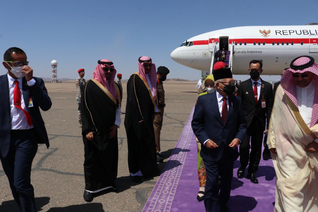 Wakil Presiden Ma'ruf Amin tiba di Madinah, Arab Saudi, untuk menjalani rangkaian ibadah haji pada Selasa, 5 Juli 2022, pukul 14.20 waktu setempat atau pukul 18.20 WIB setelah menempuh perjalanan selama sekitar 9 jam 20 menit.