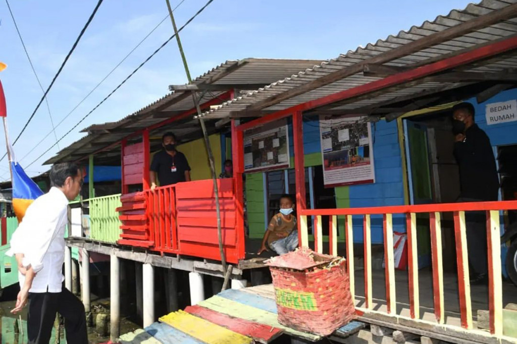 Dia berharap perbaikan kawasan tersebut dapat mengentaskan kemiskinan ekstrem.