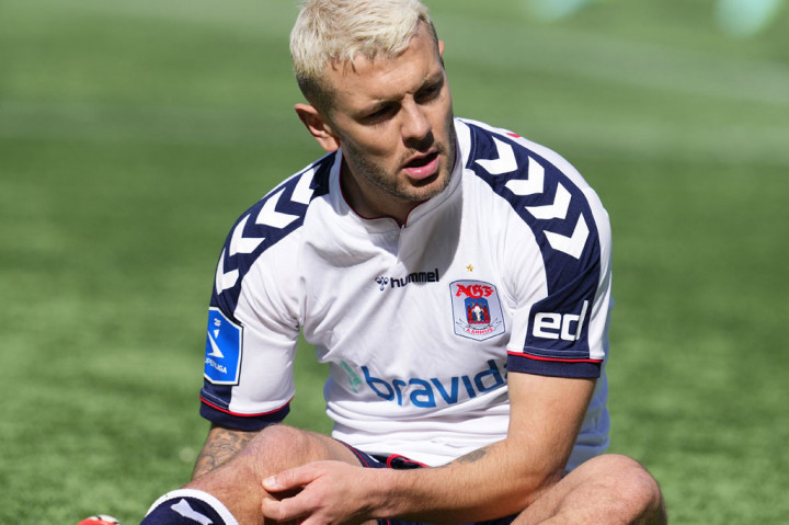 Mantan gelandang Arsenal dan Timnas Inggris Jack Wilshere menyatakan pensiun dari dunia sepak bola di usia 30 tahun pada Jumat, 8 Juli 2022.  