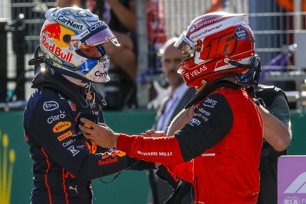 Sang pembalap Red Bull mencetak waktu terbaik satu menit 4,984 detik pada pengujung Q3 di saat para pembalap mencoba memanfaatkan dua menit terakhir menyusul bendera merah di Red Bull Ring.