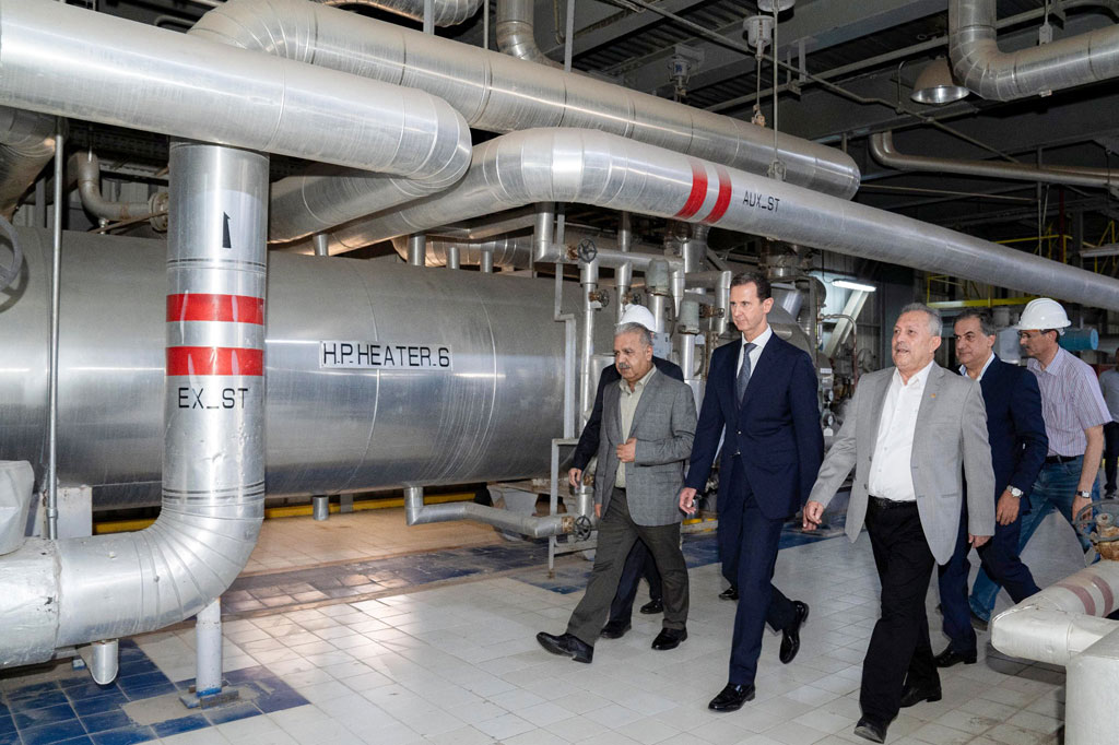 Sebelumnya, Assad mengunjungi pembangkit listrik utama di pedesaan timur provinsi itu untuk mengawasi peluncuran kembali sebagian setelah kerusakan perang.