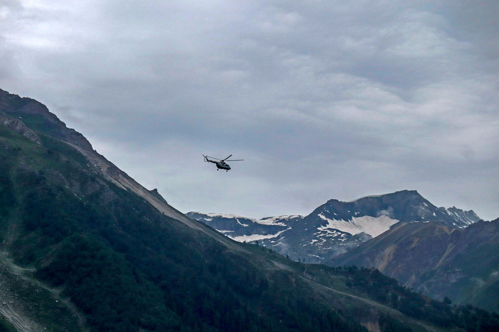 Perdana Menteri Narendra Modi dan beberapa pejabat senior pemerintah menyatakan kesedihan mereka atas hilangnya nyawa. 